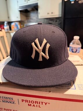 New York Yankees Navy Blue and Cream Fitted Cap